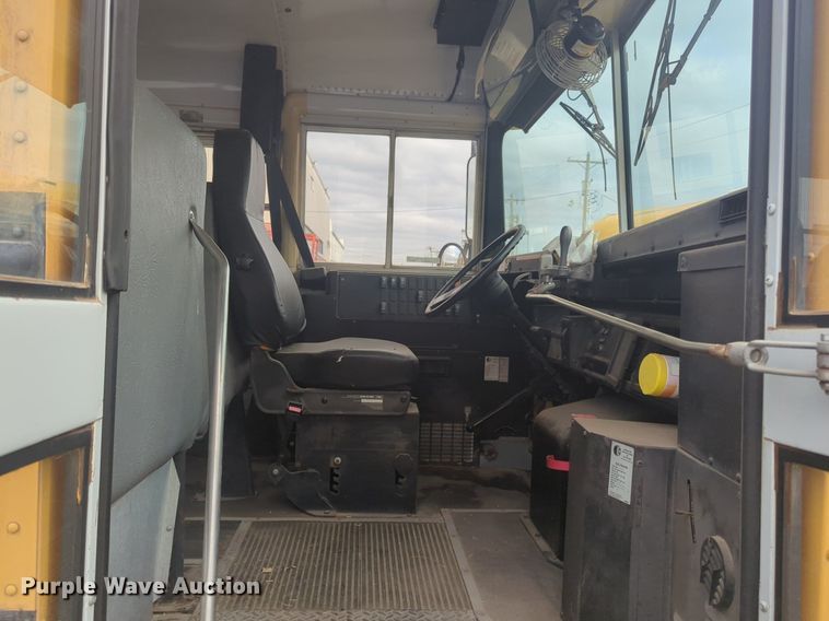 image for item NG9928 1997 International 3800 school bus