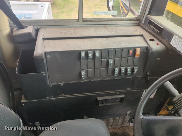 image for item NG9928 1997 International 3800 school bus