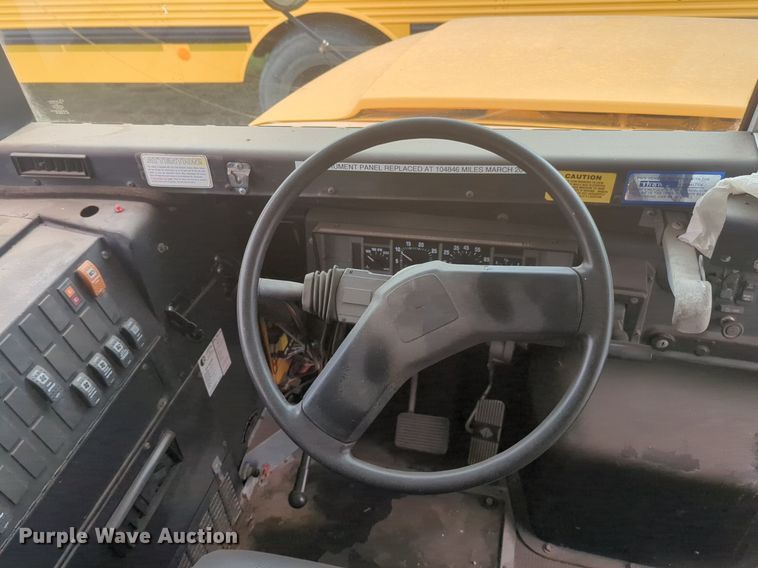 image for item NG9928 1997 International 3800 school bus