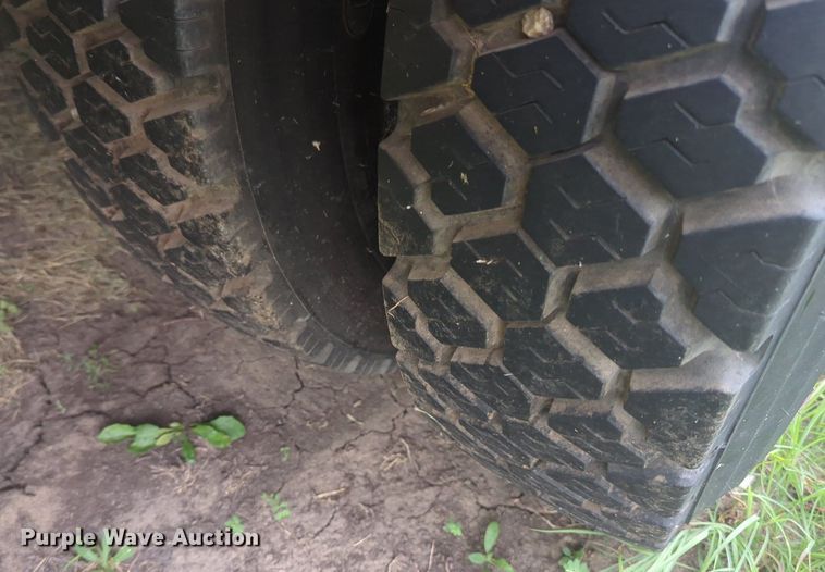 image for item NG9928 1997 International 3800 school bus