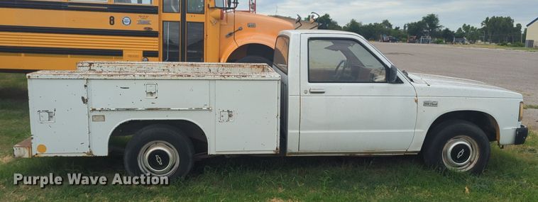 image for item NG9930 1988 Chevrolet S10 utility bed pickup truck