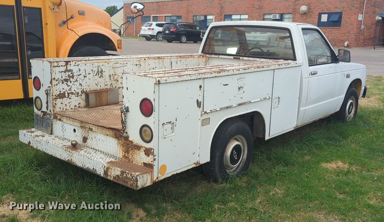 image for item NG9930 1988 Chevrolet S10 utility bed pickup truck
