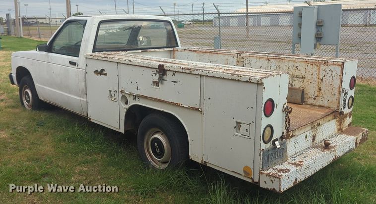 image for item NG9930 1988 Chevrolet S10 utility bed pickup truck