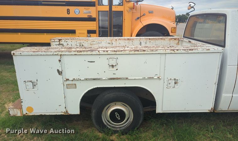 image for item NG9930 1988 Chevrolet S10 utility bed pickup truck