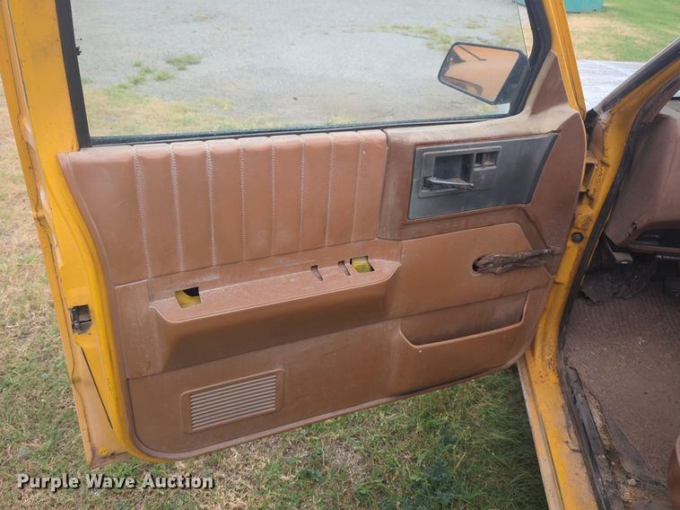image for item NG9930 1988 Chevrolet S10 utility bed pickup truck