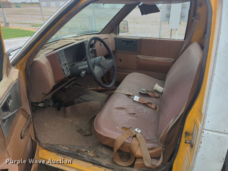 image for item NG9930 1988 Chevrolet S10 utility bed pickup truck