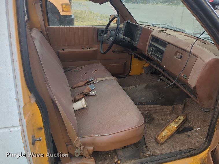 image for item NG9930 1988 Chevrolet S10 utility bed pickup truck