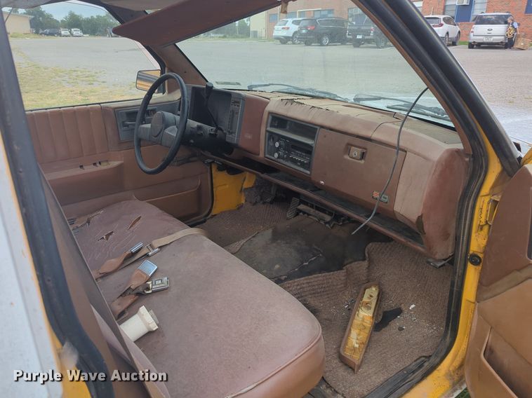 image for item NG9930 1988 Chevrolet S10 utility bed pickup truck