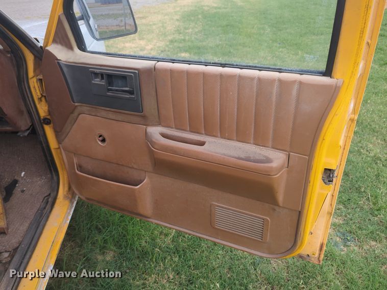 image for item NG9930 1988 Chevrolet S10 utility bed pickup truck