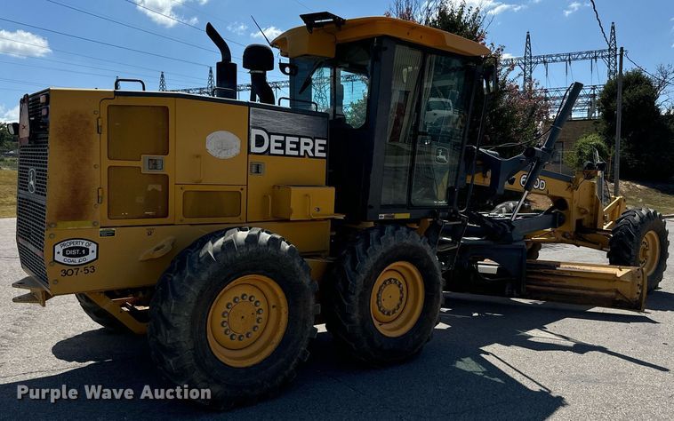 image for item NQ9680 2007 John Deere  670D motor grader