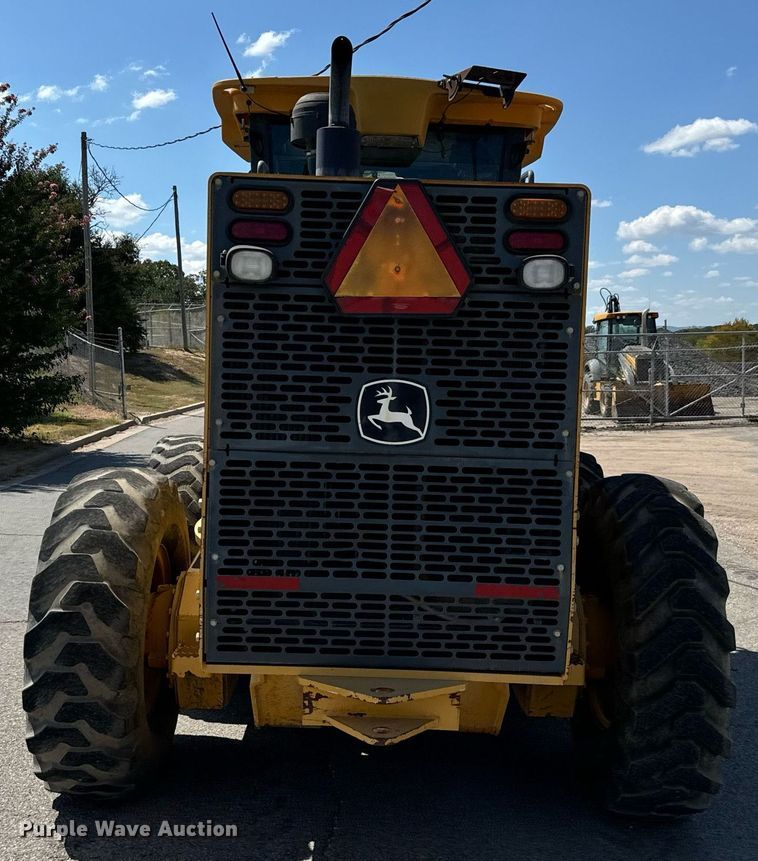 image for item NQ9680 2007 John Deere  670D motor grader