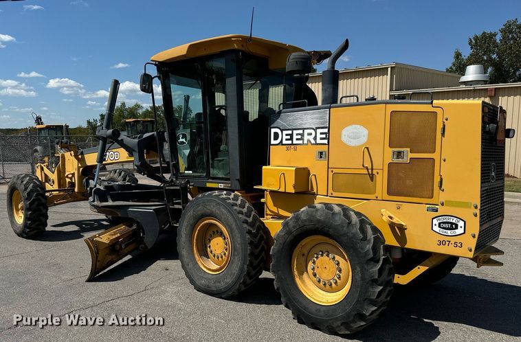 image for item NQ9680 2007 John Deere  670D motor grader