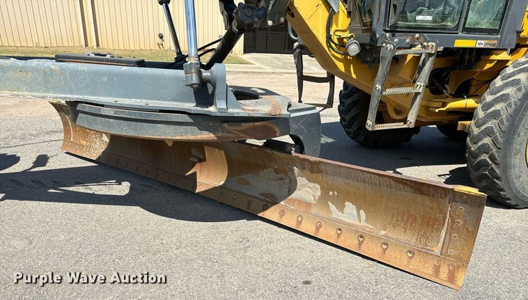 image for item NQ9680 2007 John Deere  670D motor grader