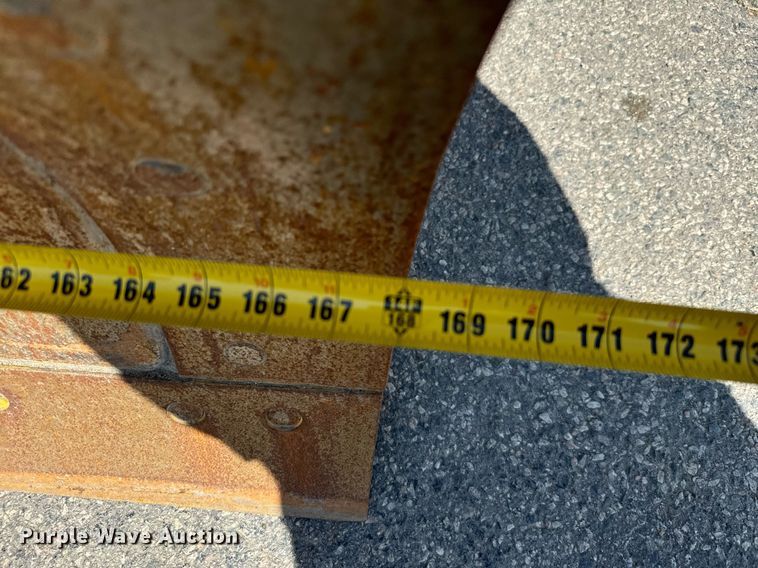 image for item NQ9680 2007 John Deere  670D motor grader