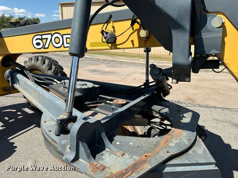 image for item NQ9680 2007 John Deere  670D motor grader