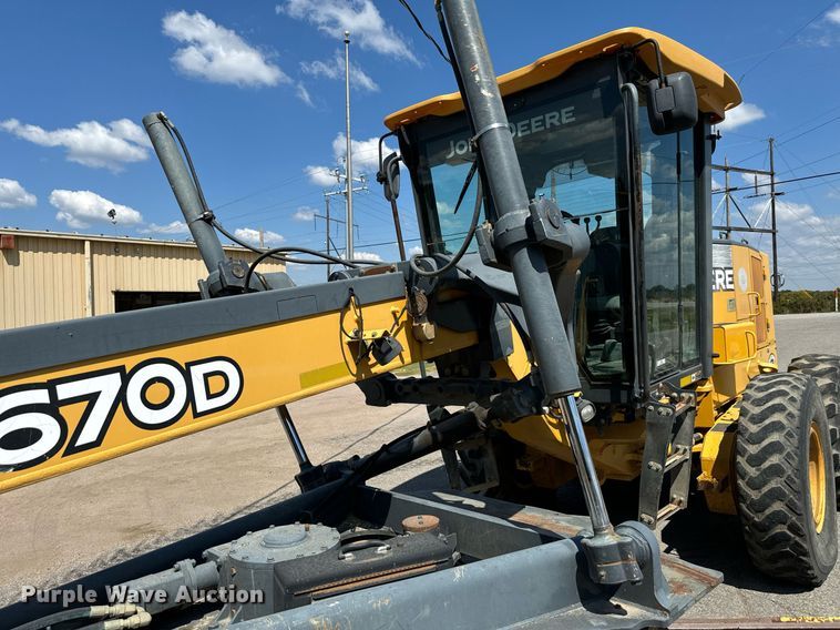 image for item NQ9680 2007 John Deere  670D motor grader