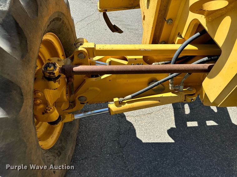 image for item NQ9680 2007 John Deere  670D motor grader