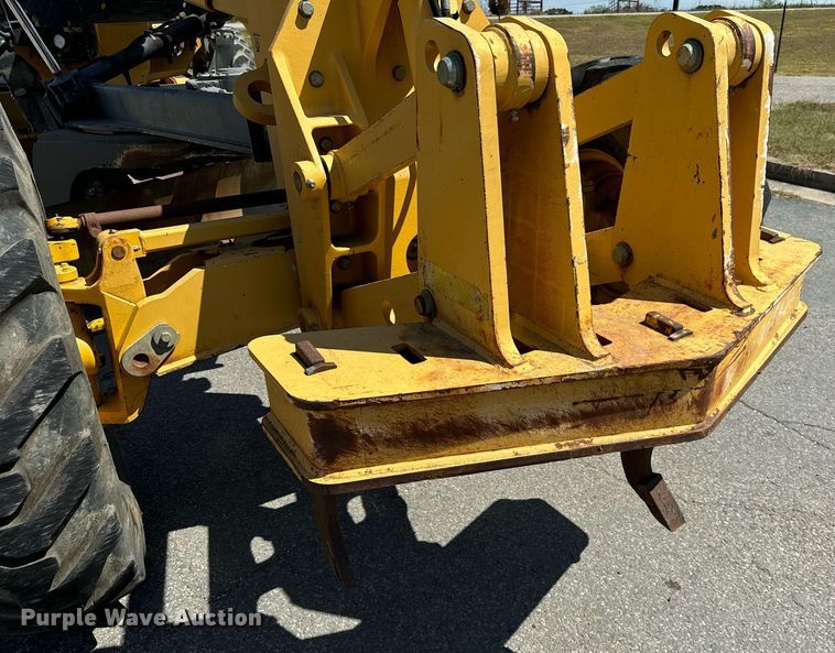 image for item NQ9680 2007 John Deere  670D motor grader