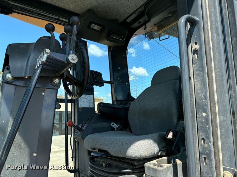 image for item NQ9680 2007 John Deere  670D motor grader