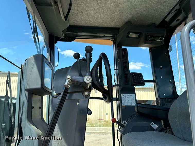 image for item NQ9680 2007 John Deere  670D motor grader