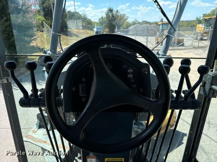 image for item NQ9680 2007 John Deere  670D motor grader