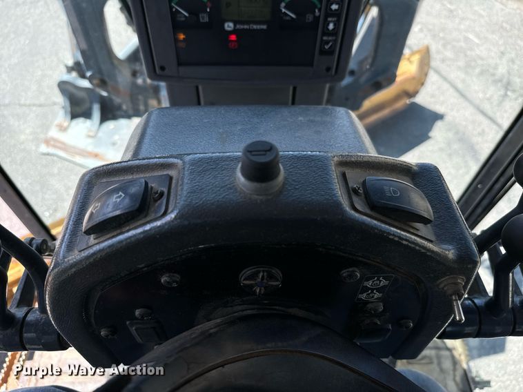 image for item NQ9680 2007 John Deere  670D motor grader