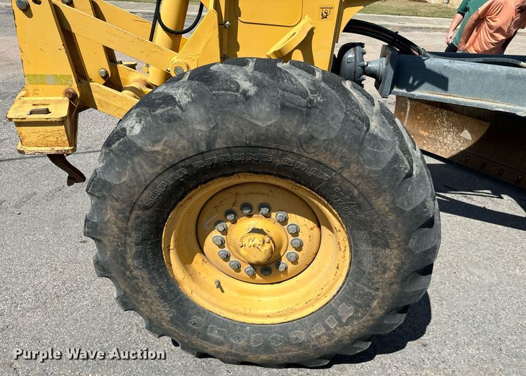 image for item NQ9680 2007 John Deere  670D motor grader