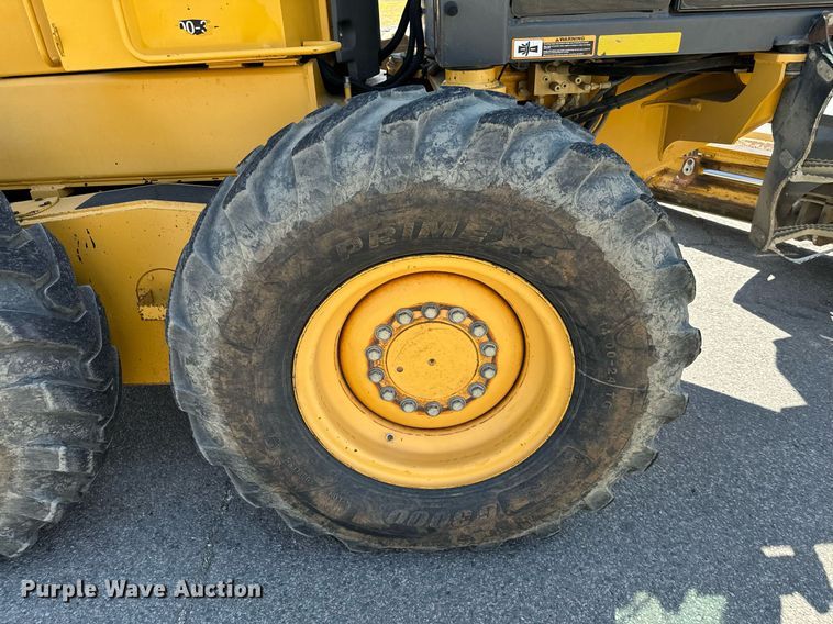 image for item NQ9680 2007 John Deere  670D motor grader