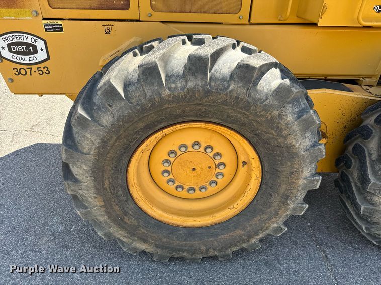 image for item NQ9680 2007 John Deere  670D motor grader