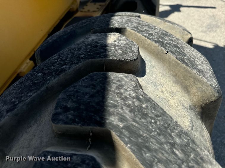 image for item NQ9680 2007 John Deere  670D motor grader