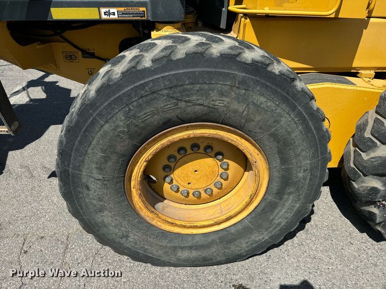 image for item NQ9680 2007 John Deere  670D motor grader