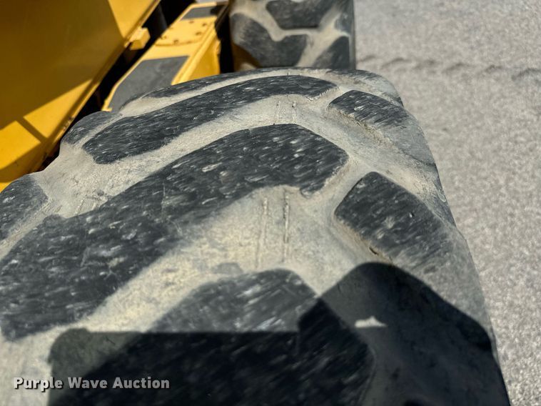 image for item NQ9680 2007 John Deere  670D motor grader