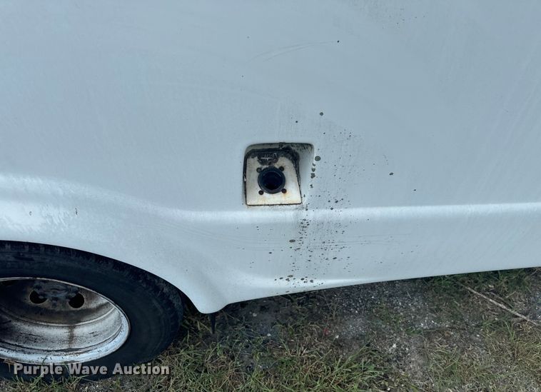 image for item NQ9773 2009 Ford E450 Super Duty shuttle bus