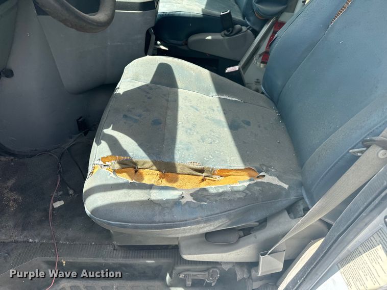 image for item NQ9773 2009 Ford E450 Super Duty shuttle bus