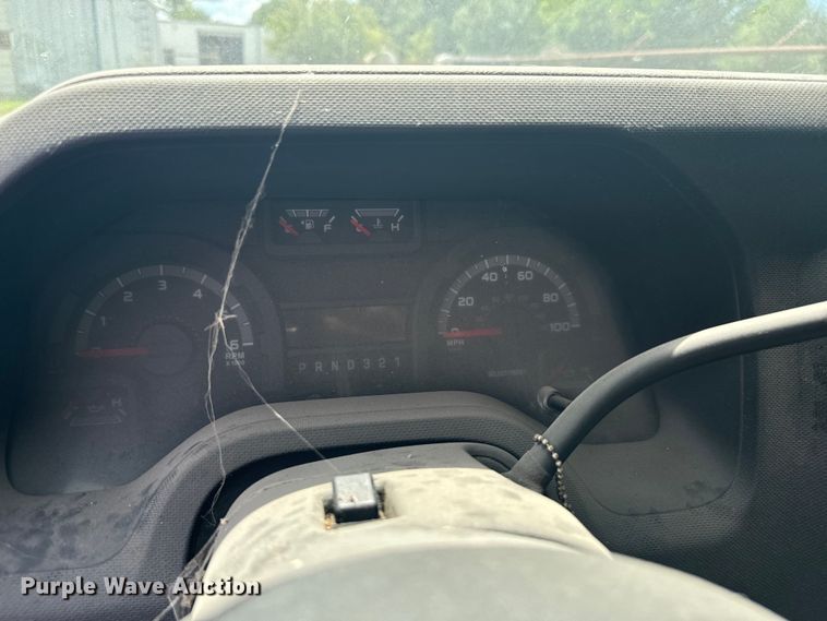 image for item NQ9773 2009 Ford E450 Super Duty shuttle bus