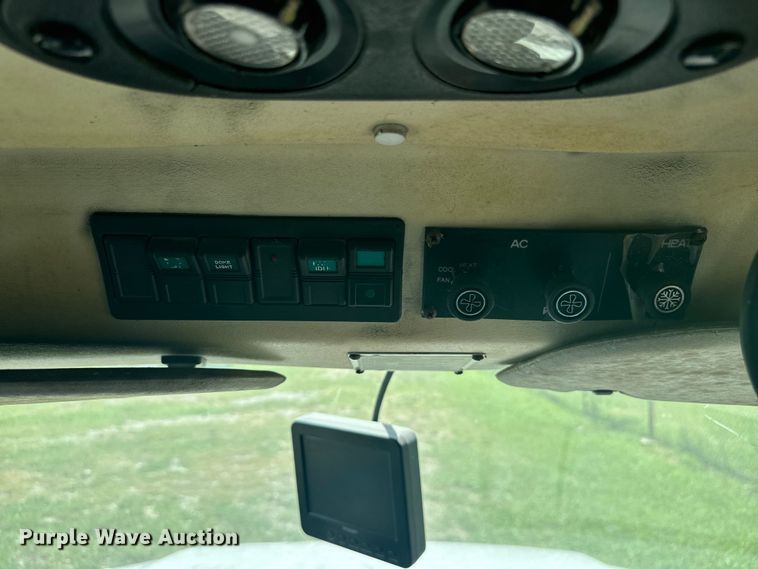 image for item NQ9773 2009 Ford E450 Super Duty shuttle bus