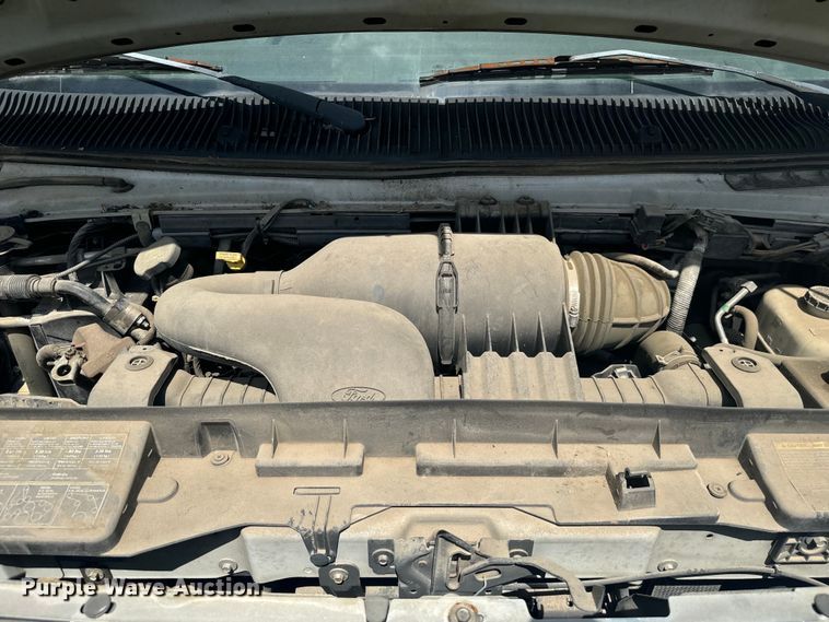 image for item NQ9773 2009 Ford E450 Super Duty shuttle bus