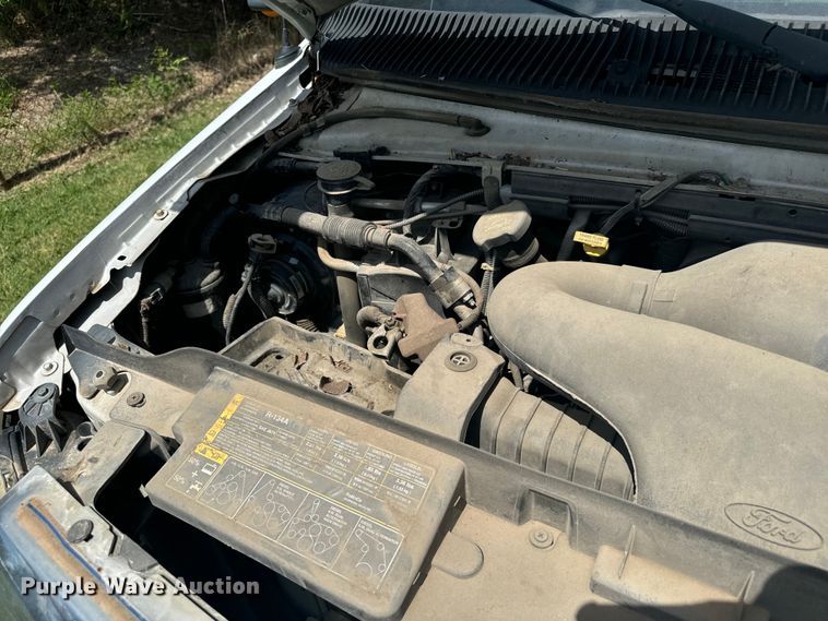 image for item NQ9773 2009 Ford E450 Super Duty shuttle bus