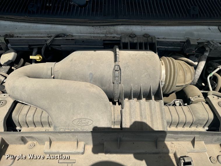 image for item NQ9773 2009 Ford E450 Super Duty shuttle bus