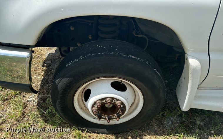 image for item NQ9773 2009 Ford E450 Super Duty shuttle bus