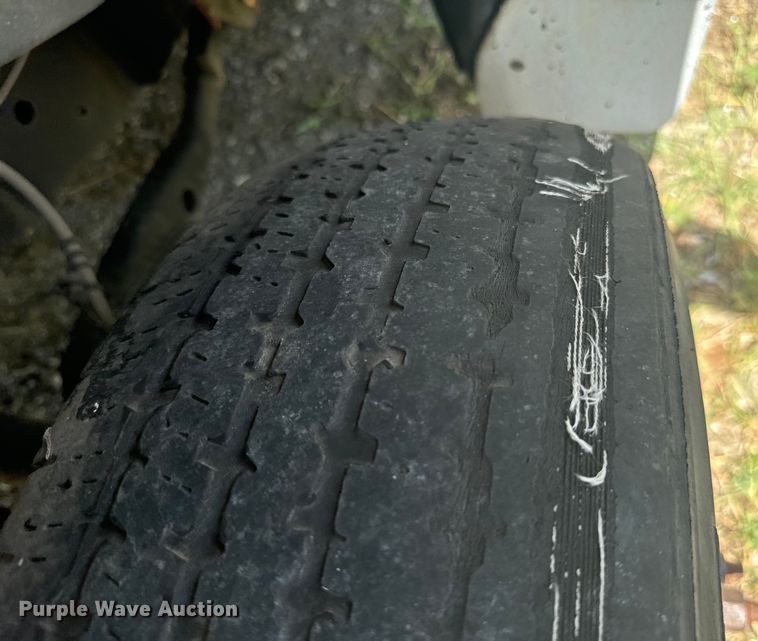 image for item NQ9773 2009 Ford E450 Super Duty shuttle bus