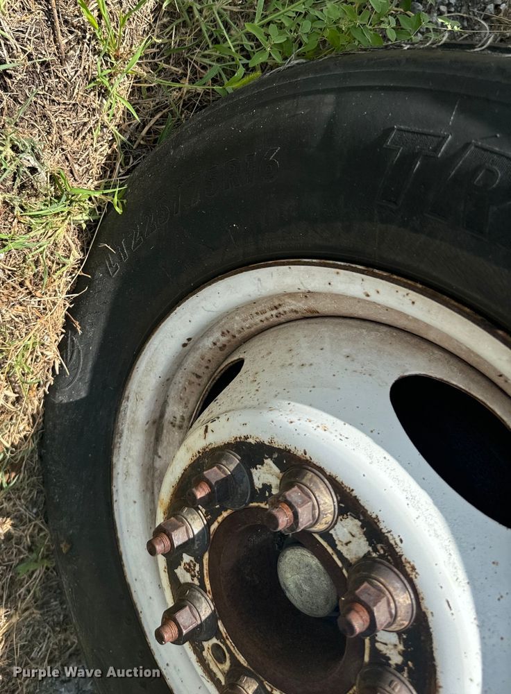 image for item NQ9773 2009 Ford E450 Super Duty shuttle bus