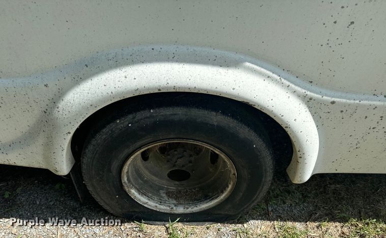 image for item NQ9773 2009 Ford E450 Super Duty shuttle bus