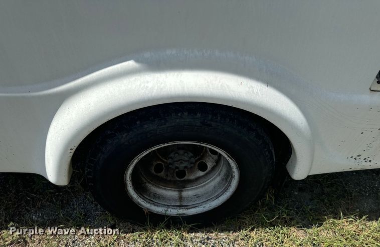 image for item NQ9773 2009 Ford E450 Super Duty shuttle bus