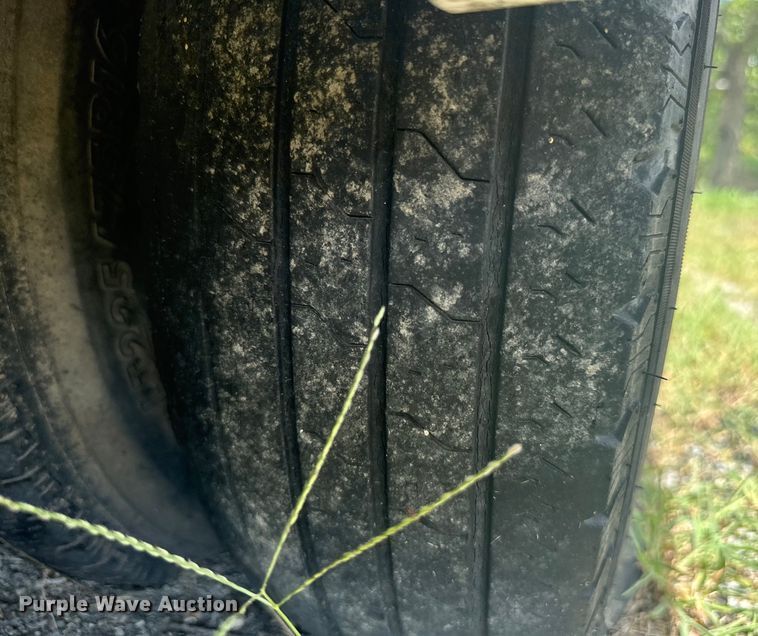 image for item NQ9773 2009 Ford E450 Super Duty shuttle bus