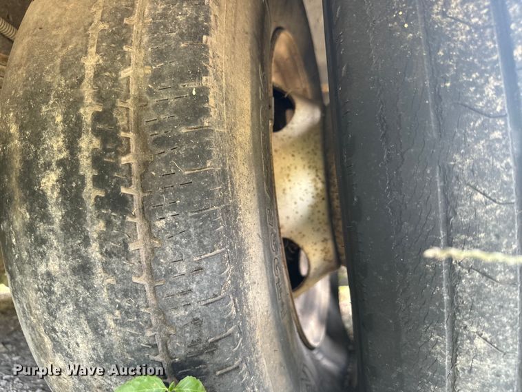 image for item NQ9773 2009 Ford E450 Super Duty shuttle bus