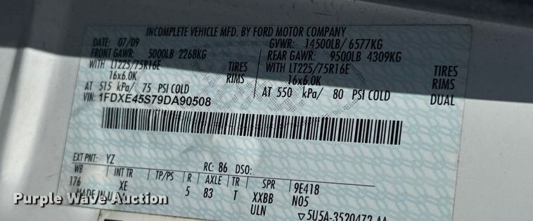 image for item NQ9773 2009 Ford E450 Super Duty shuttle bus