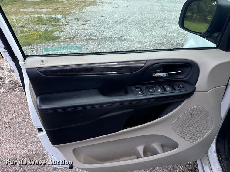 image for item NQ9774 2019 Dodge Grand Caravan  van