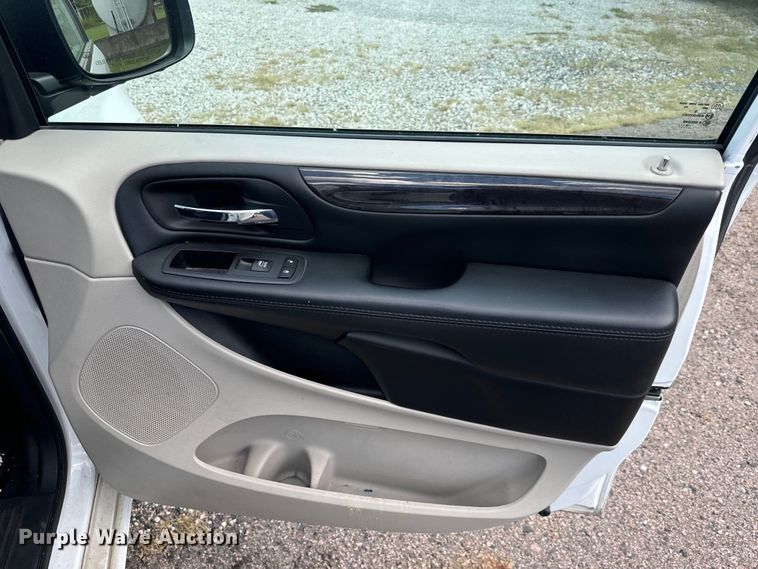 image for item NQ9774 2019 Dodge Grand Caravan  van