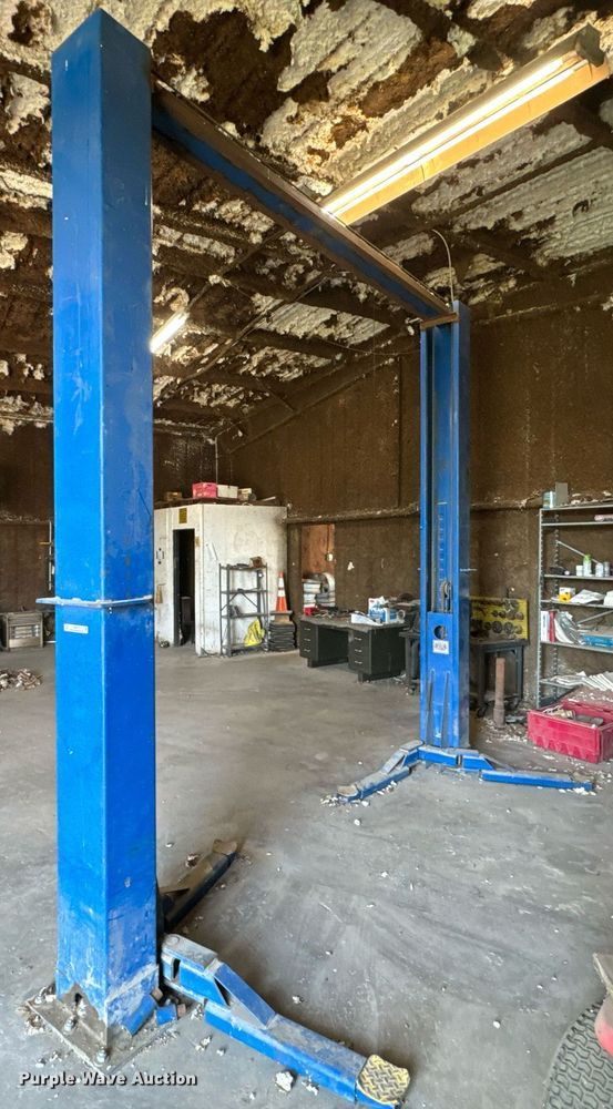 image for item NQ9775 Vassar  automotive lift